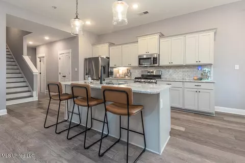Kitchen - 3066 Meadows Way, Hernando, MS 38632 photo 2 of 3