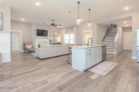 Entry Way - 3066 Meadows Way, Hernando, MS 38632 photo 3 of 3