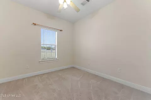 Bedroom - 49 Apache Dr, Picayune, MS 39466 photo 4 of 7