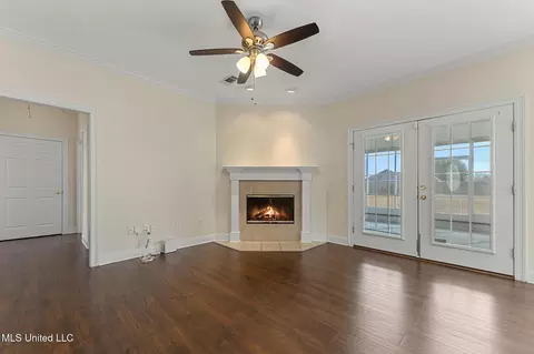 Living - 49 Apache Dr, Picayune, MS 39466 photo 1 of 3