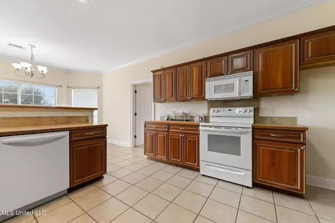 Kitchen - 49 Apache Dr, Picayune, MS 39466 photo 3 of 3