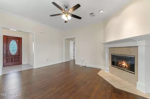 Living - 49 Apache Dr, Picayune, MS 39466 photo 3 of 3