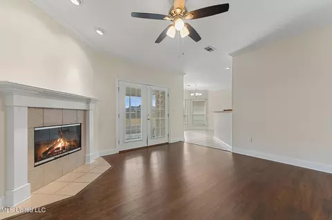 Living - 49 Apache Dr, Picayune, MS 39466 photo 2 of 3