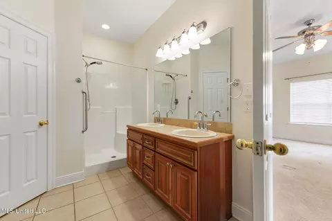 Bath - 49 Apache Dr, Picayune, MS 39466 photo 1 of 3