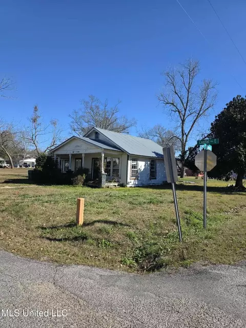 463 Capital Ave, Leakesville, MS 39451