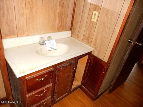 Bath - 75 L G Collins Rd, State Line, MS 39362 photo 5 of 5