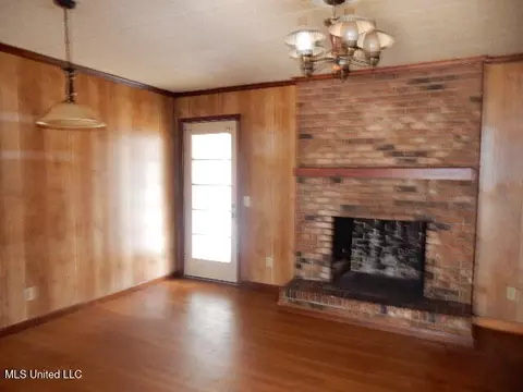Living - 75 L G Collins Rd, State Line, MS 39362 photo 2 of 6