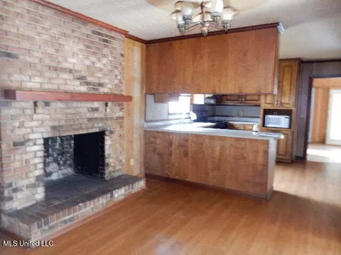 Living - 75 L G Collins Rd, State Line, MS 39362 photo 3 of 6