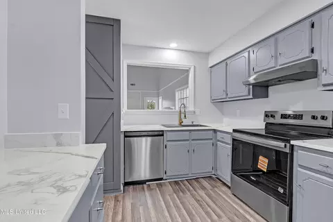 Kitchen - 6931 Maury Dr, Olive Branch, MS 38654 photo 5 of 7