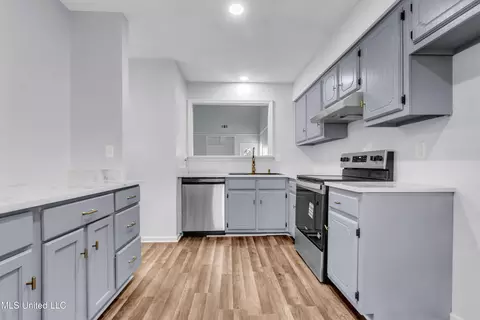 Kitchen - 6931 Maury Dr, Olive Branch, MS 38654 photo 3 of 7