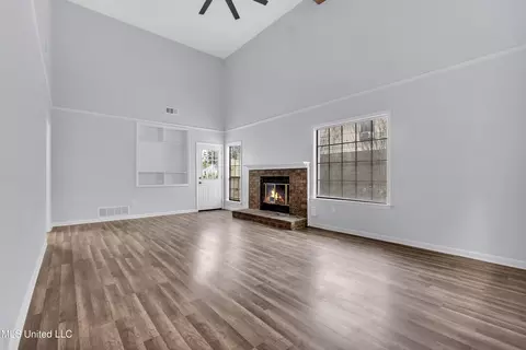 Living - 6931 Maury Dr, Olive Branch, MS 38654 photo 1 of 2