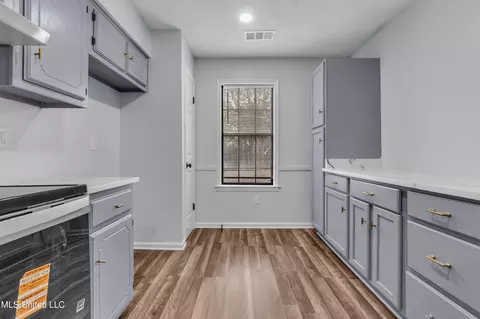 Kitchen - 6931 Maury Dr, Olive Branch, MS 38654 photo 2 of 7