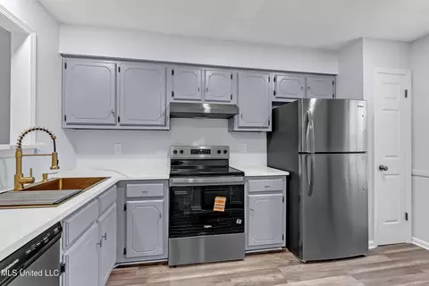 Kitchen - 6931 Maury Dr, Olive Branch, MS 38654 photo 4 of 7
