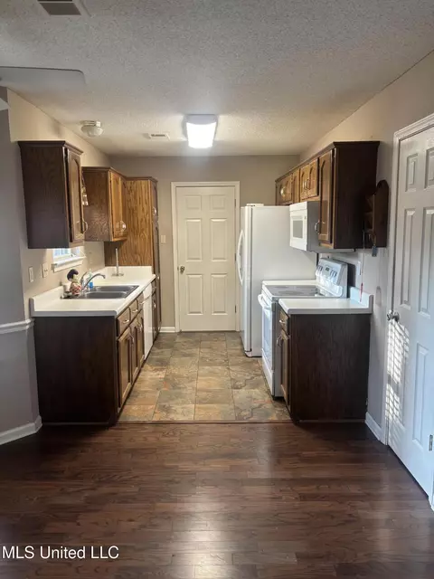 Kitchen - 1715 Tara Dr, Hernando, MS 38632 photo 1 of 1