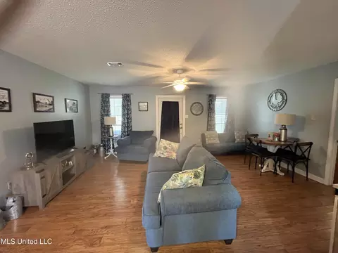 Living - 901 Parkway Dr, Wiggins, MS 39577 photo 1 of 2