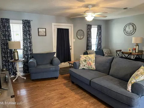 Living - 901 Parkway Dr, Wiggins, MS 39577 photo 2 of 2