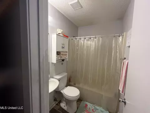 Bath - 901 Parkway Dr, Wiggins, MS 39577 photo 2 of 2
