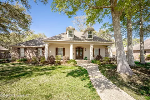 3208 Oakleigh Cir, Ocean Springs, MS 39564