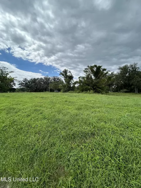 460 Hill St, Biloxi, MS 39530