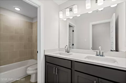 Bath - 9142 Cedar Barn Cv, Olive Branch, MS 38654 photo 5 of 5