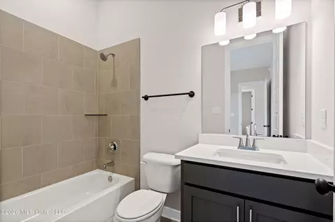 Bath - 9142 Cedar Barn Cv, Olive Branch, MS 38654 photo 2 of 5