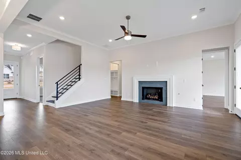 Living - 9142 Cedar Barn Cv, Olive Branch, MS 38654 photo 2 of 4