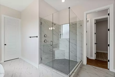 Bath - 9142 Cedar Barn Cv, Olive Branch, MS 38654 photo 4 of 5