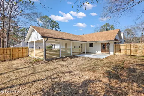 Exterior - 301 Camelia Trl, Brandon, MS 39047 photo 4 of 6