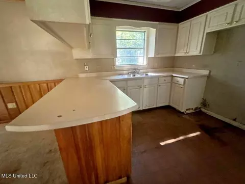 Kitchen - 1237 Springdale Dr, Jackson, MS 39211 photo 3 of 3