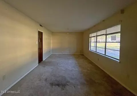 Living - 1237 Springdale Dr, Jackson, MS 39211 photo 2 of 2