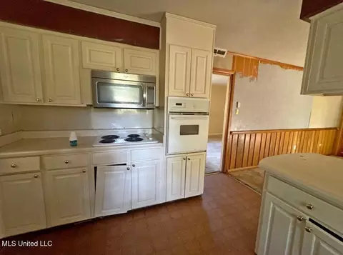Kitchen - 1237 Springdale Dr, Jackson, MS 39211 photo 1 of 3
