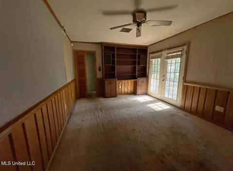 Living - 1237 Springdale Dr, Jackson, MS 39211 photo 1 of 2