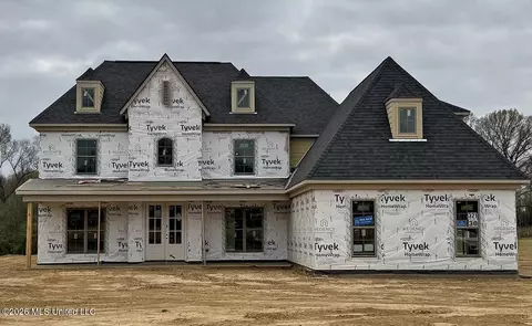 321 Cedar Crest Cv, Byhalia, MS 38611