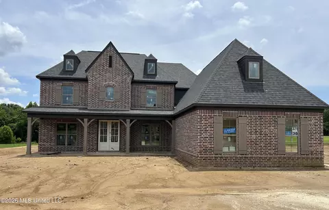 321 Cedar Crest Cv, Byhalia, MS 38611