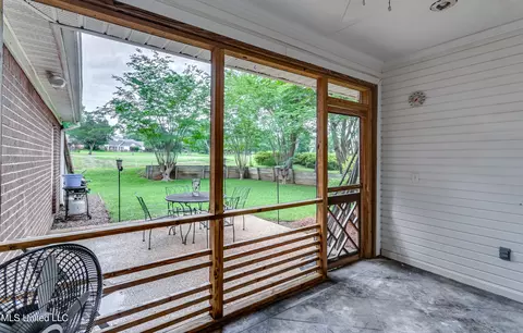 Exterior - 708 Oak Trl, Canton, MS 39046 photo 5 of 10