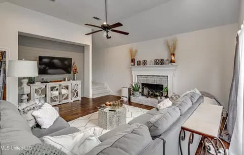 Living - 708 Oak Trl, Canton, MS 39046 photo 2 of 5