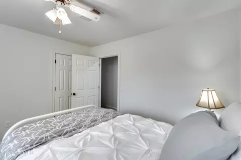 Bedroom - 708 Oak Trl, Canton, MS 39046 photo 10 of 14