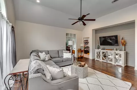 Living - 708 Oak Trl, Canton, MS 39046 photo 5 of 5