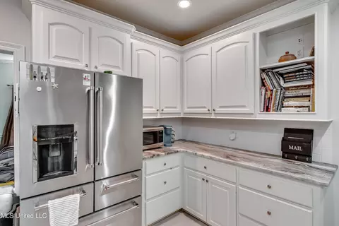 Kitchen - 708 Oak Trl, Canton, MS 39046 photo 1 of 8