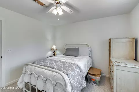 Bedroom - 708 Oak Trl, Canton, MS 39046 photo 9 of 14