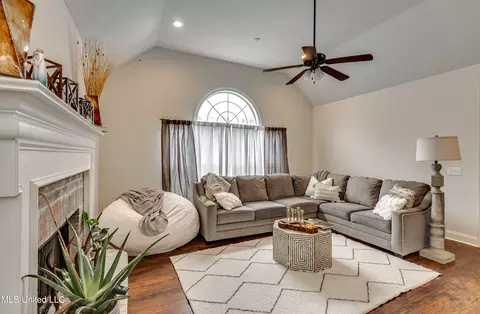 Living - 708 Oak Trl, Canton, MS 39046 photo 4 of 5