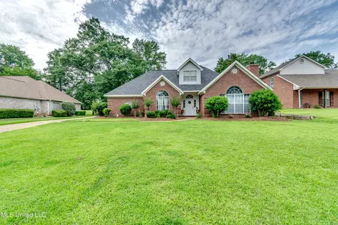 708 Oak Trl, Canton, MS 39046
