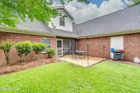 Exterior - 708 Oak Trl, Canton, MS 39046 photo 6 of 10