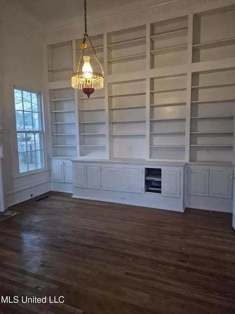 Living - 401 E First St, Forest, MS 39074 photo 3 of 5