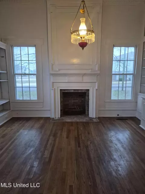 Living - 401 E First St, Forest, MS 39074 photo 2 of 5