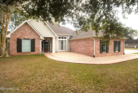 72683 N Diamondhead Dr, Diamondhead, MS 39525
