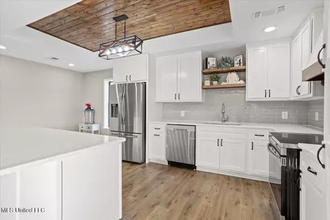 Kitchen - 52 Jack Davis Rd, Wiggins, MS 39577 photo 3 of 4