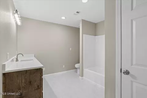 Bath - 52 Jack Davis Rd, Wiggins, MS 39577 photo 1 of 2