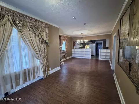 365 S Walnut St, Canton, MS 39046 photo 2