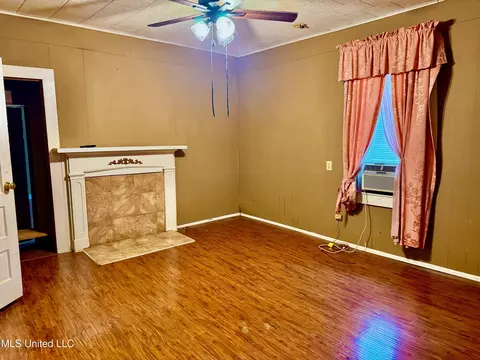 365 S Walnut St, Canton, MS 39046 photo 4
